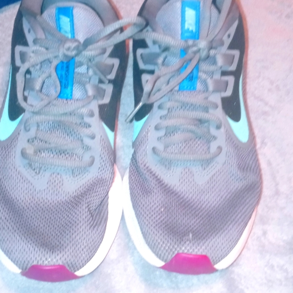 Nike down shifter size 9